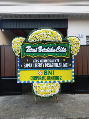 Papan Bunga Duka di Pekan Labuhan