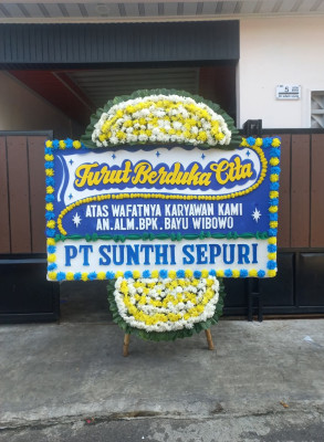Papan Bunga Duka di Pekan Labuhan