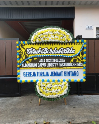 Papan Bunga Duka di Pekan Labuhan