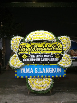 Papan Bunga Duka di Pekan Labuhan